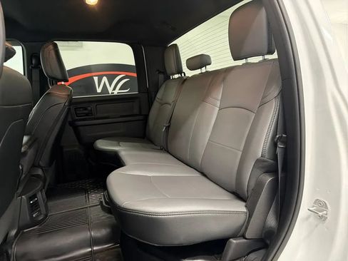 Used 2024 RAM 2500 Tradesman w/ Chrome Appearance Group AWD/4WD image 8