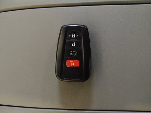 Used 2022 Toyota Highlander Limited image 32