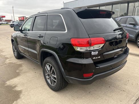 Used 2019 Jeep Grand Cherokee Laredo w/ 18" Wheel & 8.4" Radio Group AWD/4WD image 6