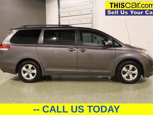Used 2011 Toyota Sienna LE image 8