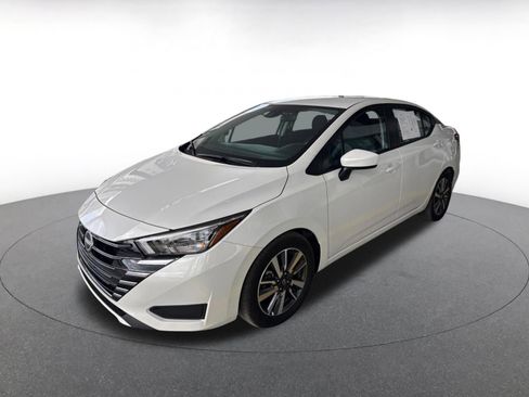 Used 2025 Nissan Versa SV FWD image 3