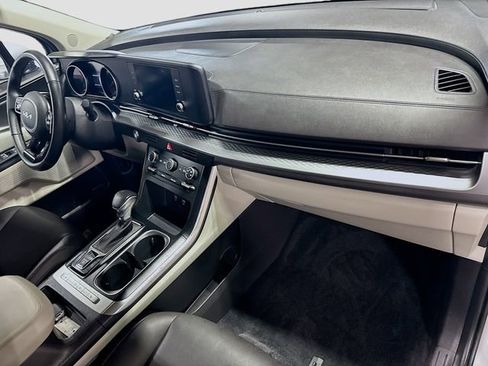 Used 2022 Kia Carnival LX FWD image 30