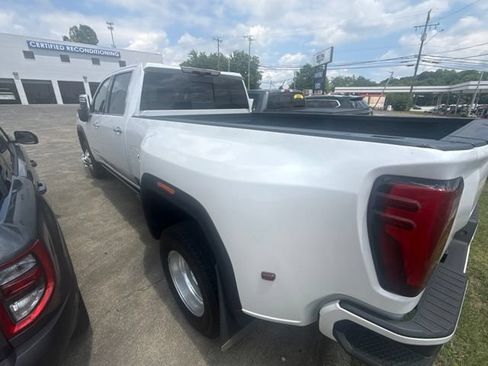 Used 2024 GMC Sierra 3500 Denali Ultimate AWD/4WD image 4