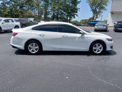 Used 2022 Chevrolet Malibu LT FWD image 3