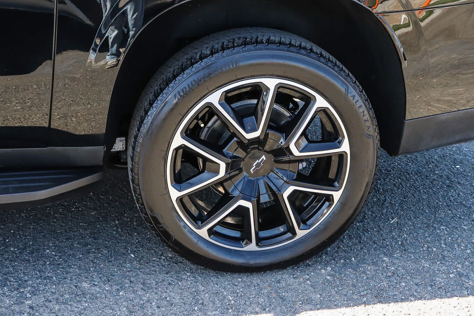 Used 2025 Chevrolet Suburban RST AWD/4WD image 16