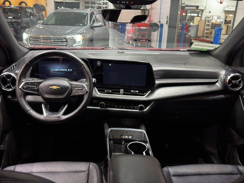 Used 2025 Chevrolet Equinox LT w/ Convenience Package II image 13