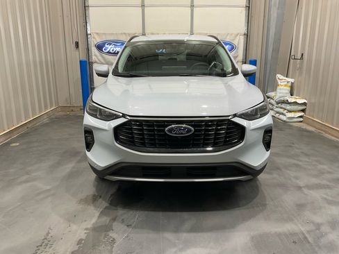 Used 2025 Ford Escape Platinum w/ Premium Technology Package image 2