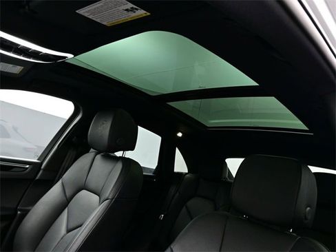 Used 2025 Porsche Macan image 16