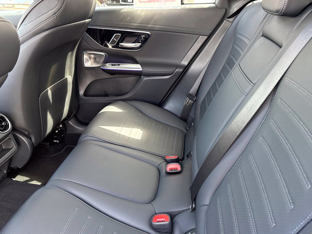 Used 2025 Mercedes-Benz GLC 300 4MATIC image 30