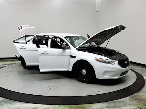 Used 2017 Ford Taurus SEL image 10