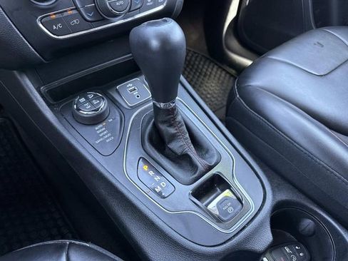 Used 2019 Jeep Cherokee Trailhawk w/ Comfort/Convenience Group image 27