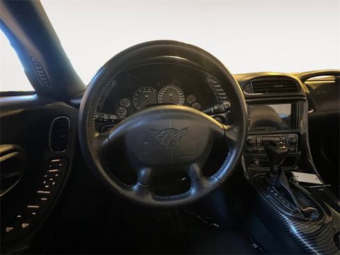 Used 2004 Chevrolet Corvette Convertible w/ Preferred Equipment Group image 12