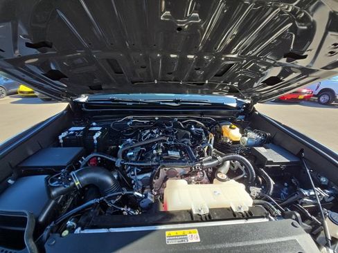 Used 2025 Toyota Tacoma SR5 AWD/4WD image 24