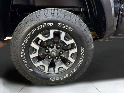 Used 2020 Toyota Tacoma TRD Off-Road w/ Technology Package AWD/4WD image 43
