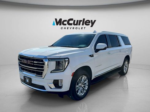 Used 2022 GMC Yukon XL SLT w/ SLT Premium Package AWD/4WD image 3