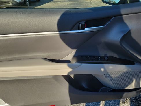 Used 2023 Toyota Camry SE image 12