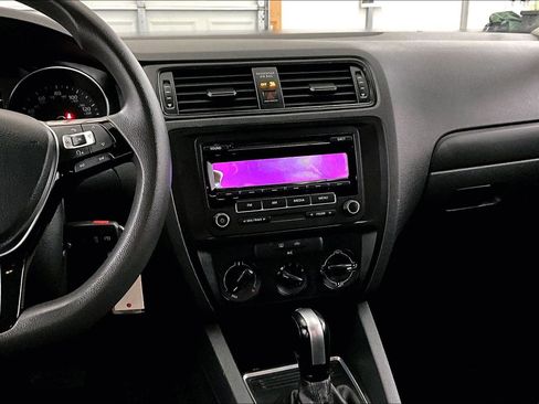 Used 2015 Volkswagen Jetta S image 7