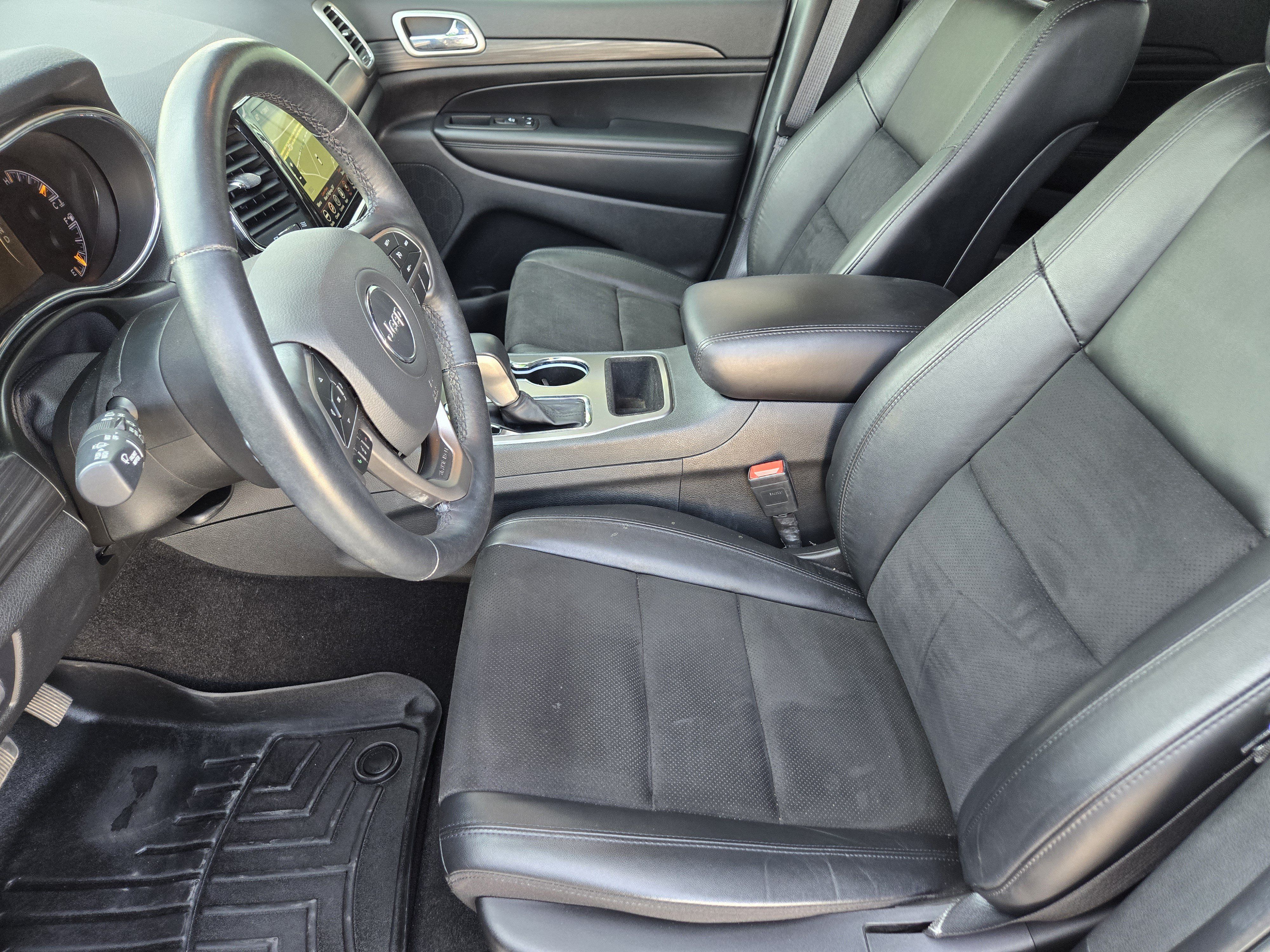 Certified 2021 Jeep Grand Cherokee Laredo X AWD/4WD image 15