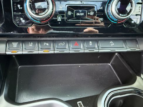 Used 2024 GMC Sierra 2500 AT4 w/ AT4 Premium Plus Package image 26