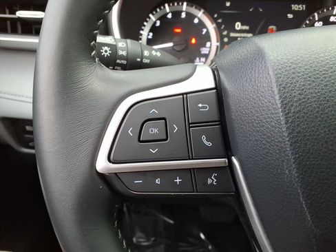 Certified 2023 Toyota Highlander XLE image 16