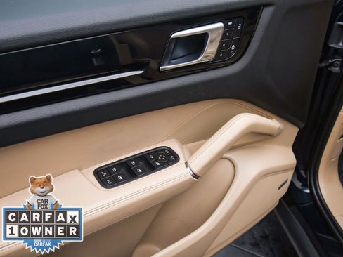 Used 2023 Porsche Cayenne Platinum Edition image 44