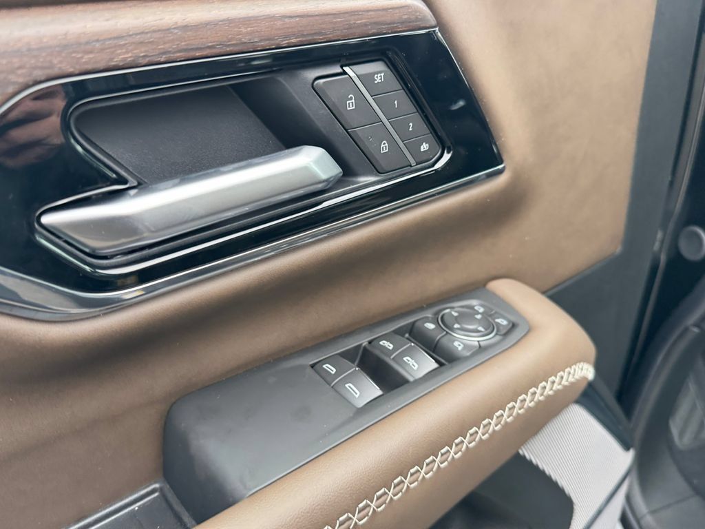 New 2026 GMC Yukon XL Denali Ultimate AWD/4WD image 13