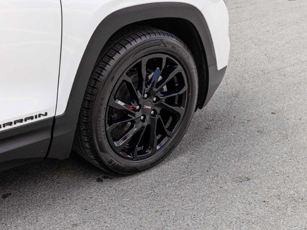 Used 2024 GMC Terrain SLT w/ Elevation Edition AWD/4WD image 9