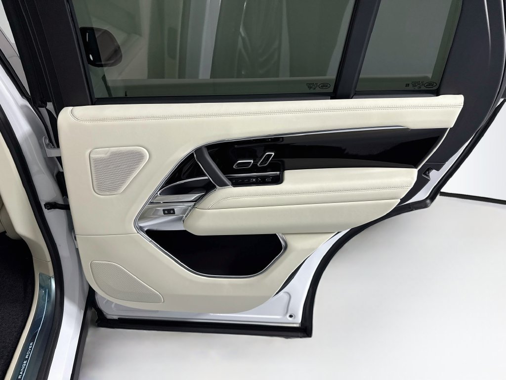New 2027 Land Rover Range Rover Long Wheelbase SE AWD/4WD image 28