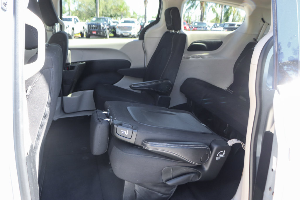 Used 2023 Chrysler Voyager LX FWD image 36
