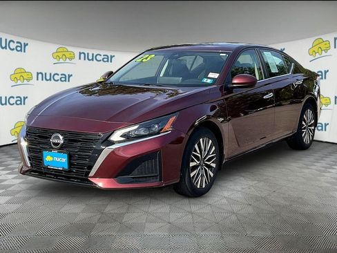 Used 2023 Nissan Altima 2.5 SV w/ SV Premium Package AWD/4WD image 3