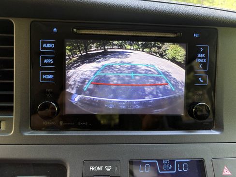Used 2016 Toyota Sienna XLE FWD image 29