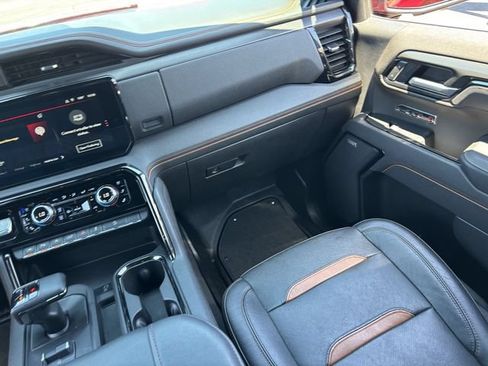 Used 2025 GMC Sierra 1500 AT4 w/ AT4 Premium Package AWD/4WD image 15