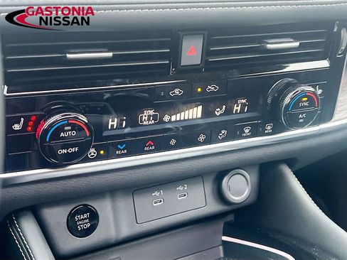 Used 2026 Nissan Rogue Platinum w/ Platinum Premium Package image 21