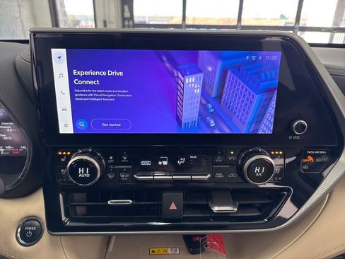 Used 2023 Toyota Highlander Platinum image 26