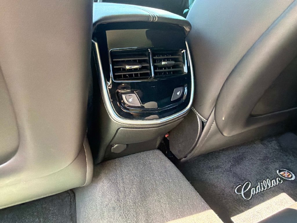 Used 2013 Cadillac XTS Luxury FWD image 17
