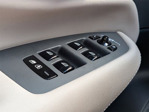 New 2026 Volvo XC90 B6 Plus w/ Protection Package Premier image 31