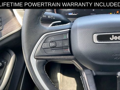 Used 2023 Jeep Grand Cherokee L Limited AWD/4WD image 16