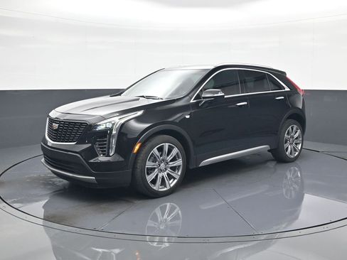 Used 2023 Cadillac XT4 Premium Luxury FWD image 3