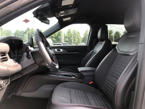 Used 2025 Ford Explorer ST-Line w/ ST-Line Street Pack image 21