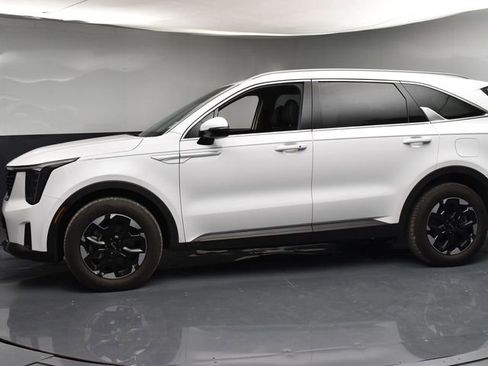 Used 2026 Kia Sorento S FWD image 2