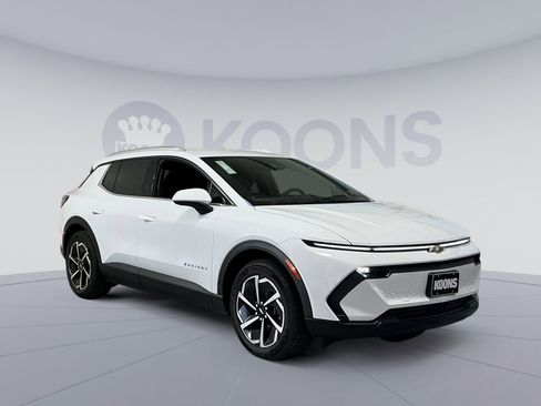 New 2026 Chevrolet Equinox EV LT image 18