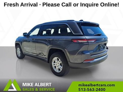 Used 2023 Jeep Grand Cherokee Laredo AWD/4WD image 5