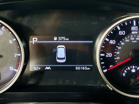 Used 2024 Kia Carnival LX FWD image 22
