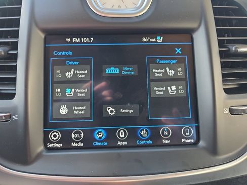 Used 2019 Chrysler 300 Limited RWD image 32