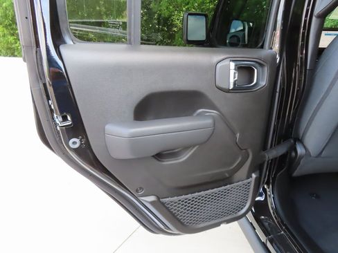 New 2025 Jeep Gladiator Willys image 25