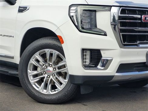 Used 2023 GMC Yukon SLT image 3