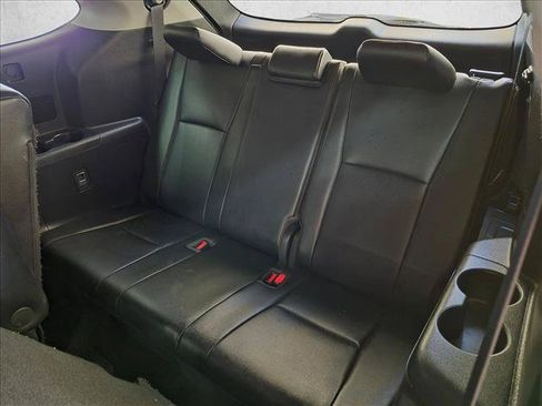 Used 2022 Toyota Highlander XLE FWD image 27