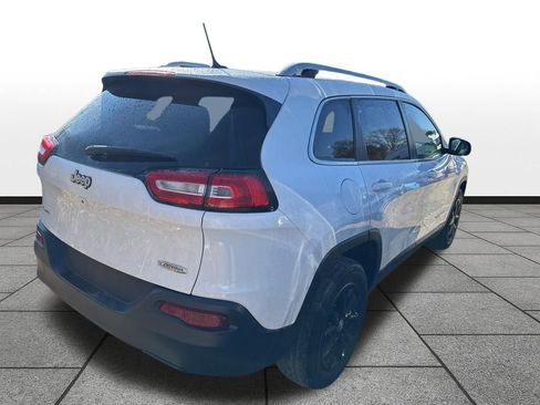 Used 2017 Jeep Cherokee Latitude w/ Cold Weather Group image 4