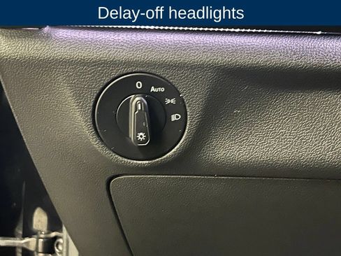 Used 2019 Volkswagen Jetta SEL w/ Cold Weather Package FWD image 18