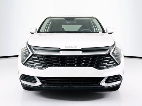 Used 2025 Kia Sportage LX FWD image 2